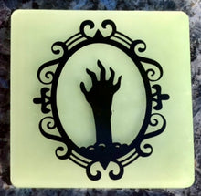 Load image into Gallery viewer, Eerie Frame